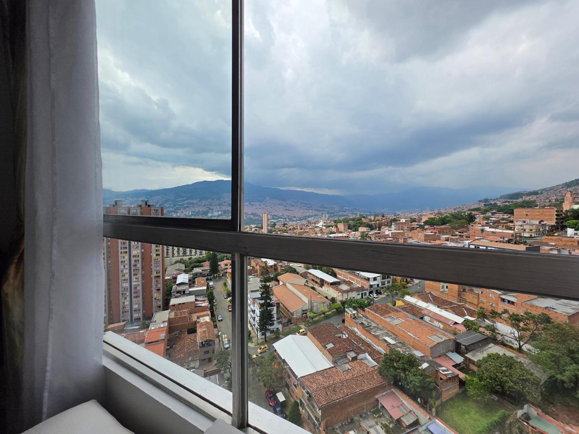 Apartamento Vistas Lindas Cerca Centro Medellín Buitenkant foto